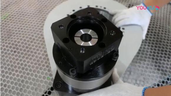 直齒驅(qū)動(齒輪式回轉(zhuǎn)驅(qū)動)配行星減速機 直齒驅(qū)動(齒輪式回轉(zhuǎn)驅(qū)動)配行星減速機